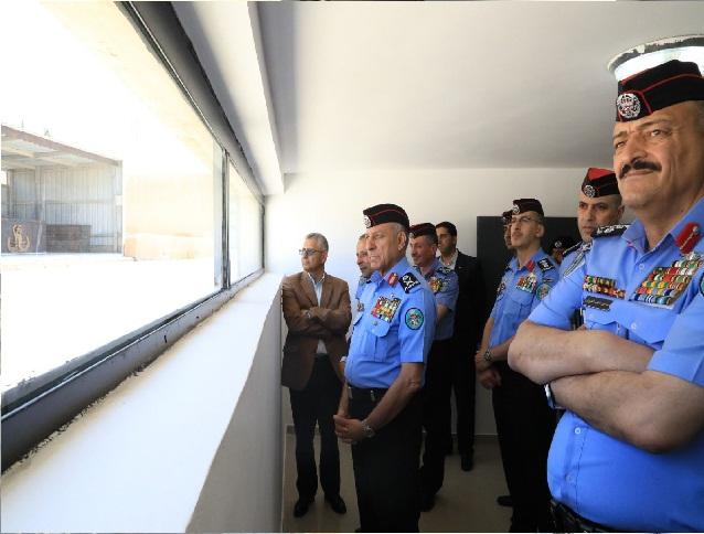 مدير الأمن العام يزور أكاديمية الشرطة الملكية ووحدة معالجة المتفجّرات