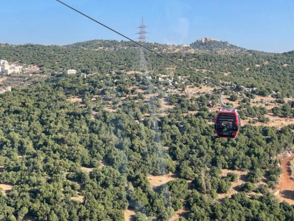تلفريك عجلون .. طيران معلَّق فوق طبيعة عجلون الآسرة