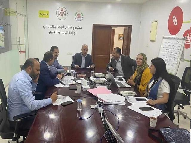 محافظة:يتفقد غرفة عملية التوجيهي في مركز الوزارة