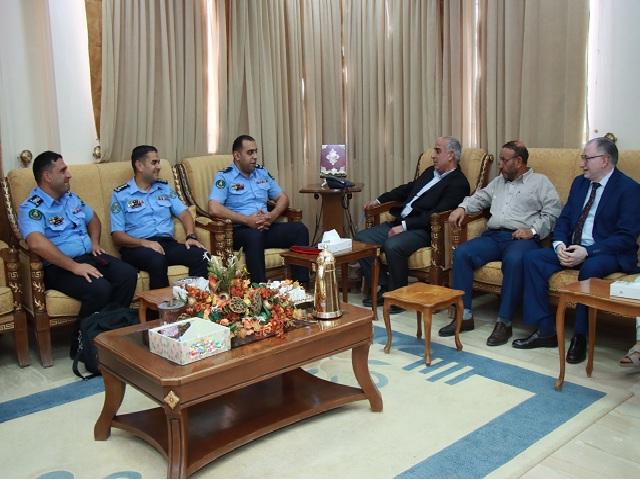 وفد من أكاديمية الشرطة الملكية يزور جامعة الحسين بن طلال.