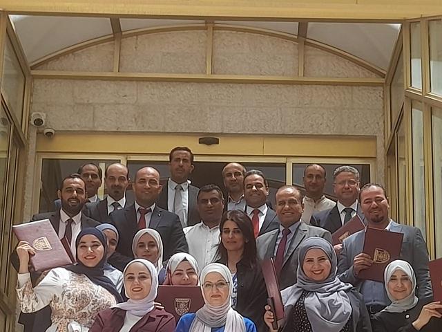 البلقاء التطبيقية :تخريج المشاركين في دورة المحادثة لعدد من موظفي وزارة الخارجية وشؤون المغتربين