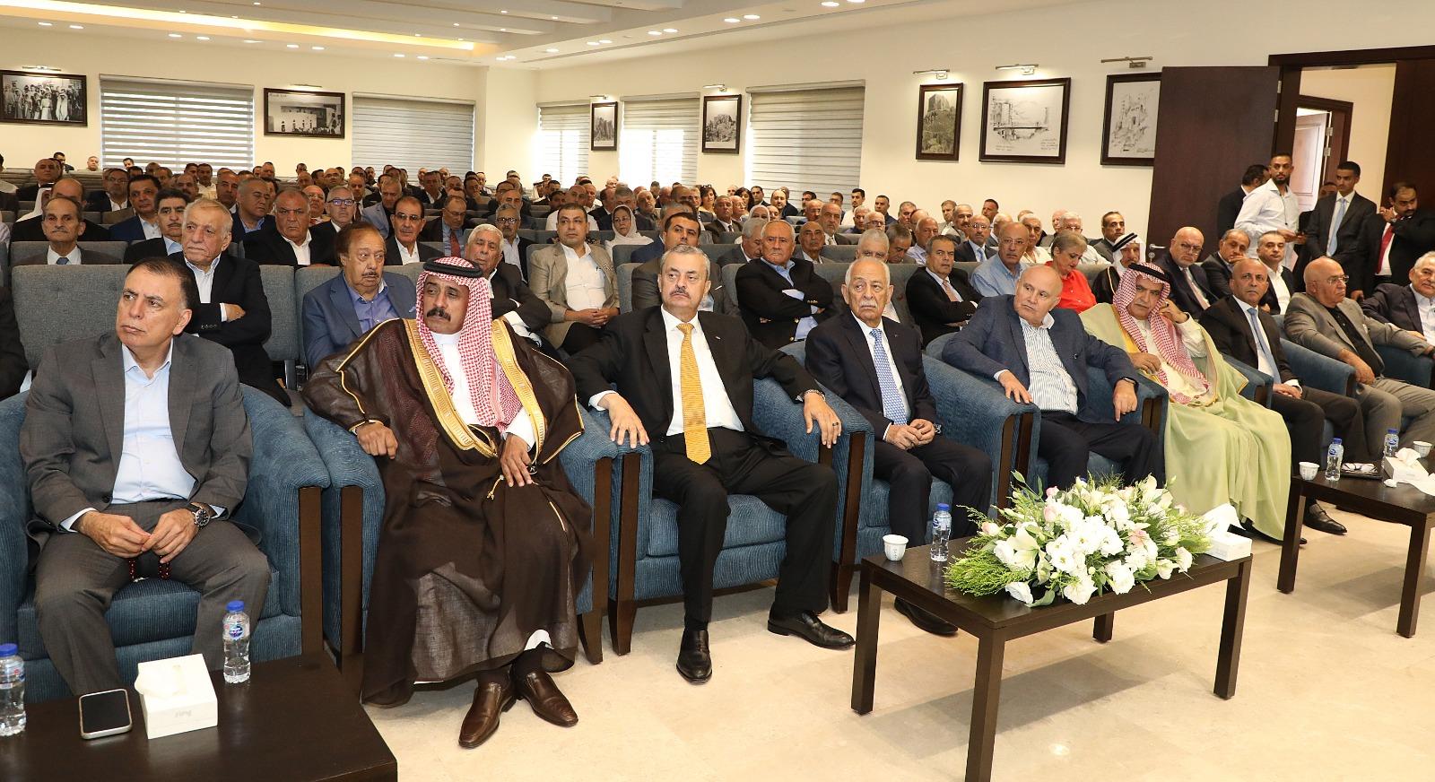العيسوي يفتتح ديوان أبناء الكرك وسط حضور كبير. 