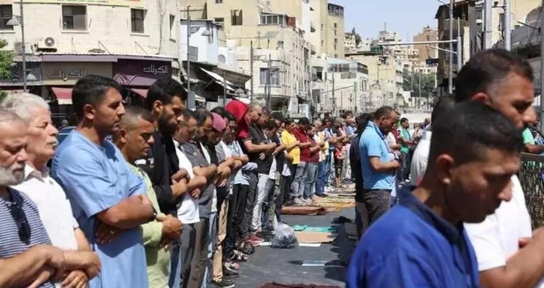 الأردنيون يؤدون صلاة الغائب على ضحايا المغرب وليبيا