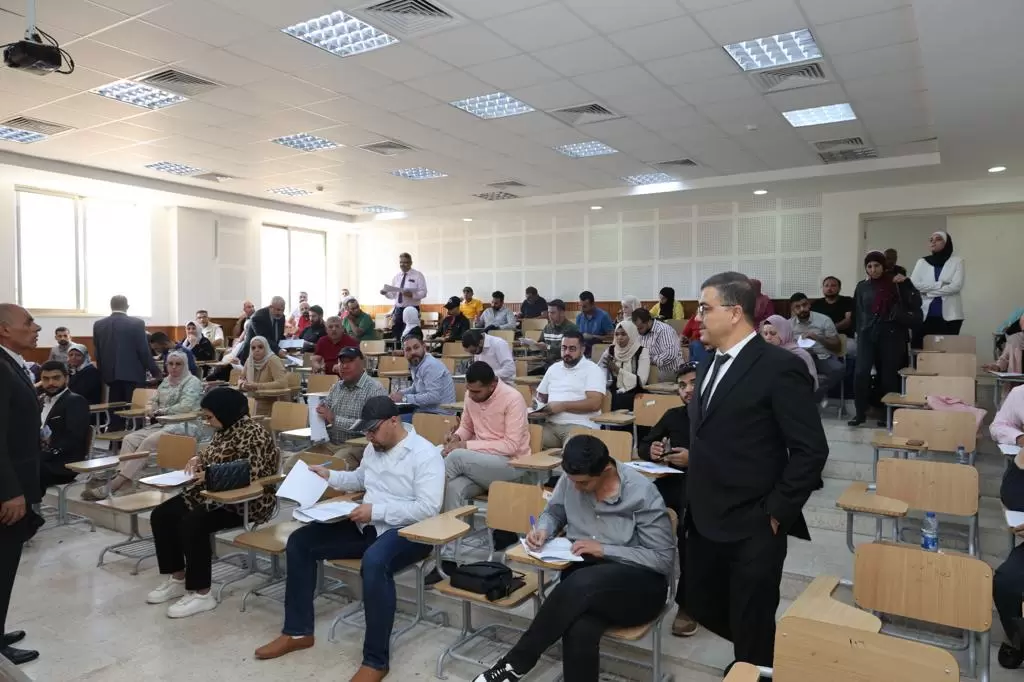 رئيس جامعة عجلون الوطنية يتفقد سير الامتحانات النهائية