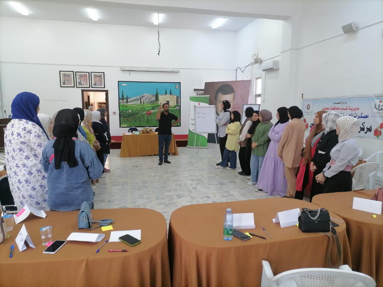 شابات كفرنجة  يعقد دورة عن المهارات الحياتية
