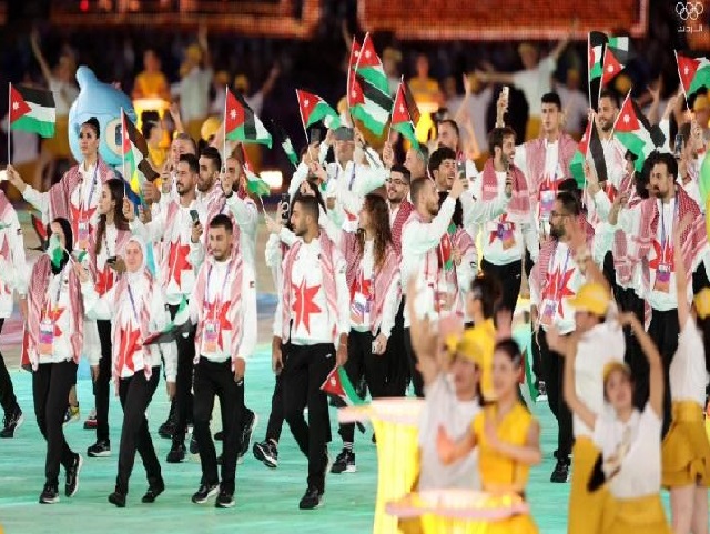 وفد النشامى يرفع العلم الأردني بالصين
