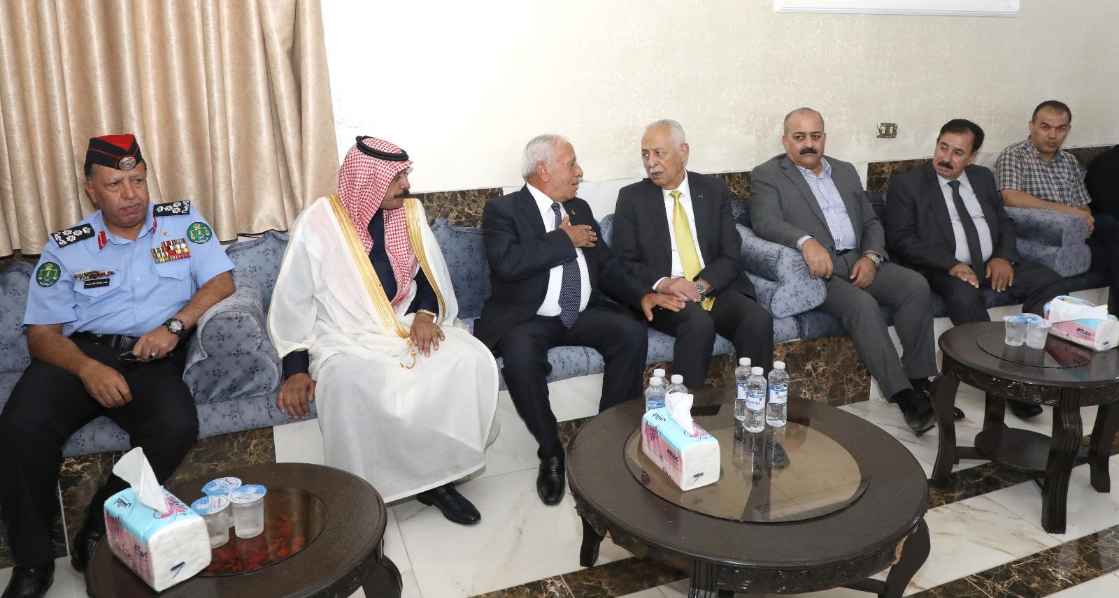 مندوبا عن الملك وولي العهد العيسوي يعزي عشيرتي العدوان، والمهيدات