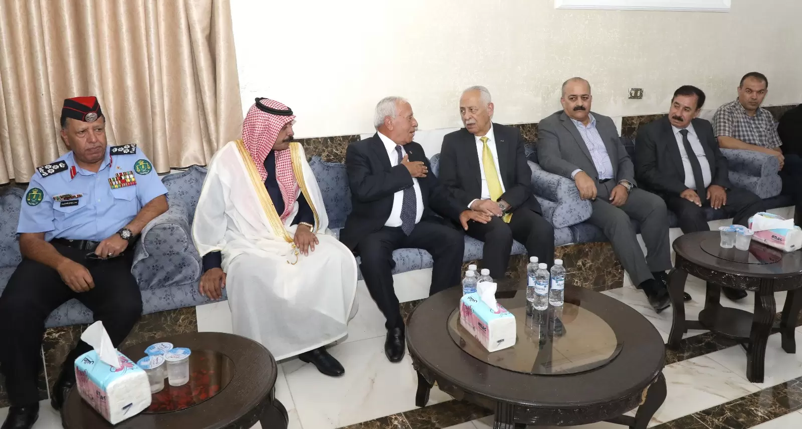 مندوبا عن الملك وولي العهد العيسوي يعزي عشيرتي العدوان، والمهيدات