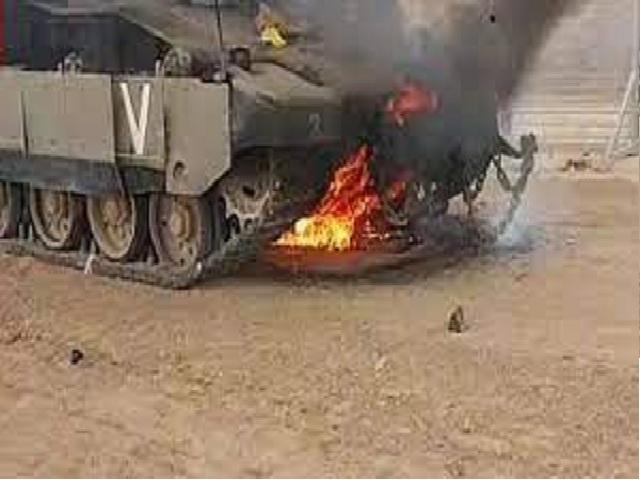 المقاومة الفلسطينية تحرق دبابة إسرائيلية جنوب قطاع غزة