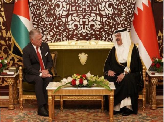 الملك والعاهل البحريني يؤكدان ضرورة تكثيف الجهود العربية لوقف الحرب