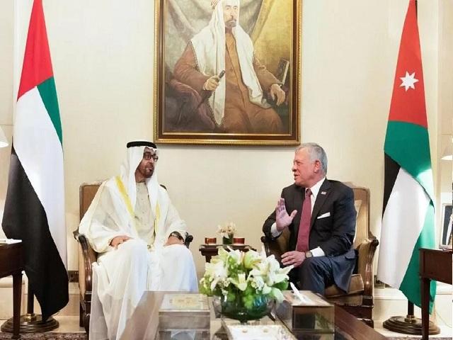 الملك والرئيس الإماراتي يبحثان سبل تكثيف الجهود العربية لوقف الحرب على غزة