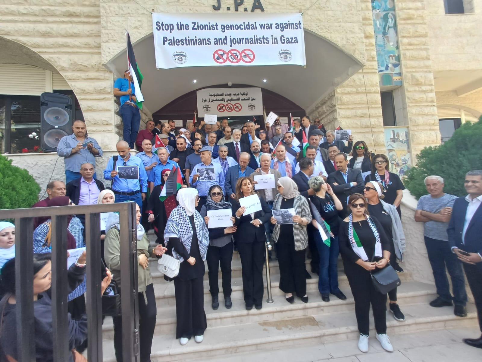 نقابة الصحفيين تنظم وقفه تضامنية نصرة لغزة وفلسطين..صور