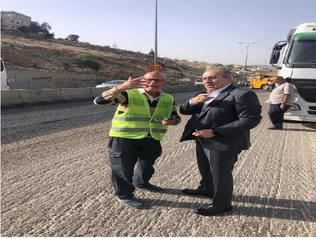 التجهيز لعودة الحركة على طريق 