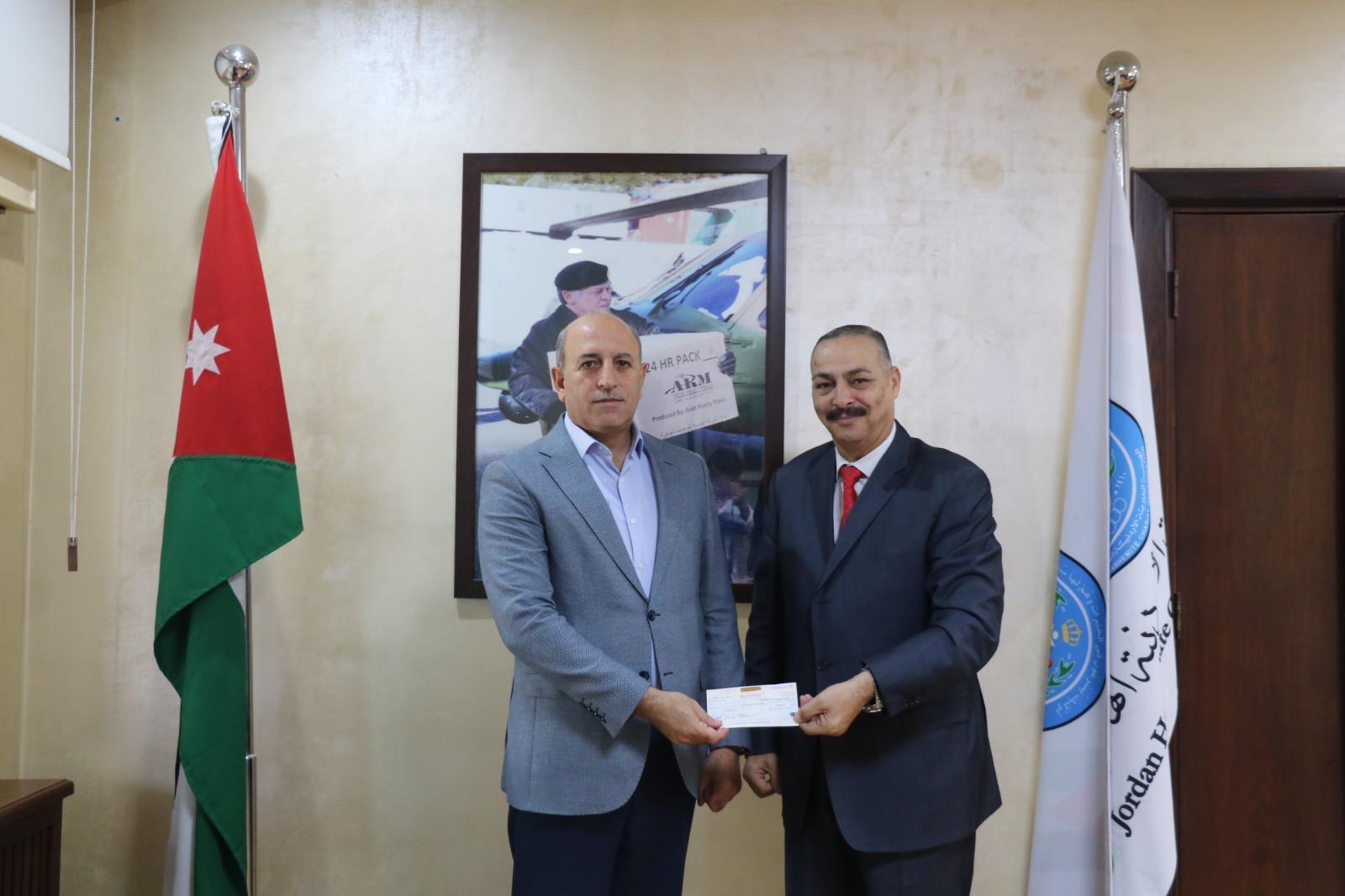 اتحاد الجمعيات الخيريه يسلم الهيئة الخيرية الاردنيه مخصصات دعمه للاهل في غزة .