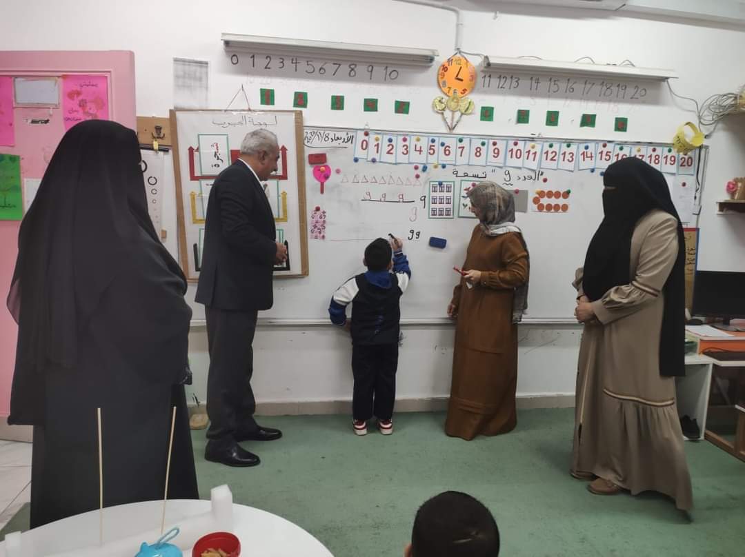 جويعد يزور مدرسة آمنة بنت وهب الأساسية المختلطة.