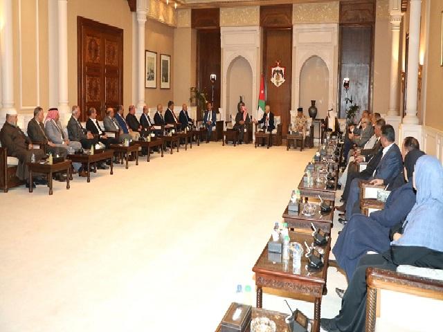 العيسوي يلتقي أعضاء ملتقى متقاعدي جنوب شرق عمان (صور)