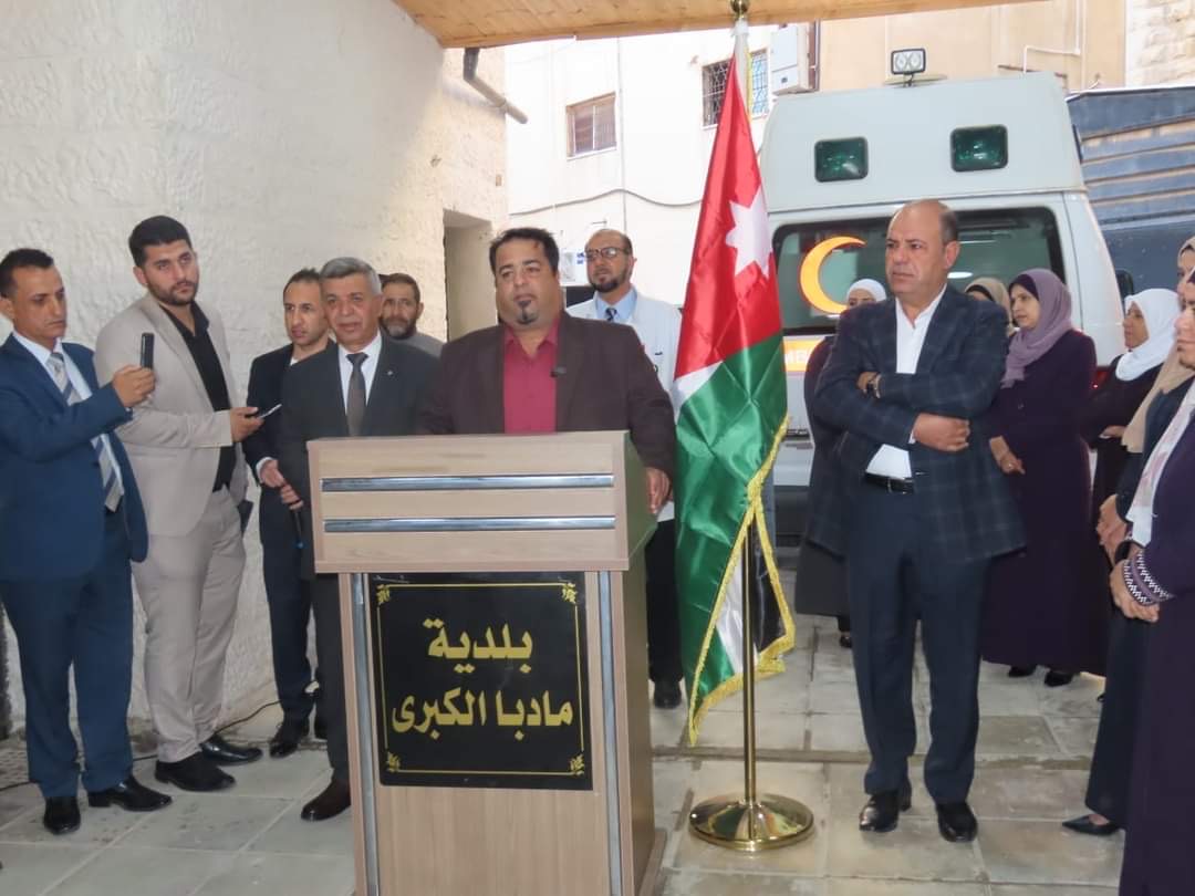 رئيس بلدية مادبا يرعى حملة تبرع بالدم للاهل في غزه