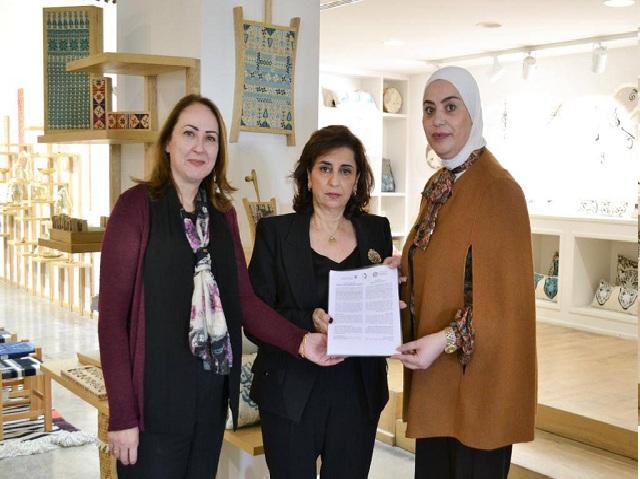 بني مصطفى تسلم المديرة التنفيذية لهيئة الأمم المتحدة للمرأة رسالة  تضامن نساء الأردن مع نساء غزة