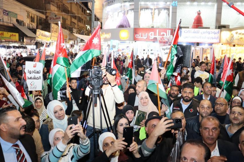 وققة حاشدة لحزب إرادة من الزرقاء تضامنا مع الاشقاء في قطاع غزة.. صور