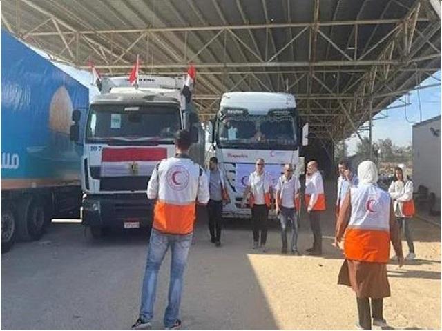 الهلال الأحمر الفلسطيني: تسلمنا 196 شاحنة مساعدات إغاثية عبر معبر رفح