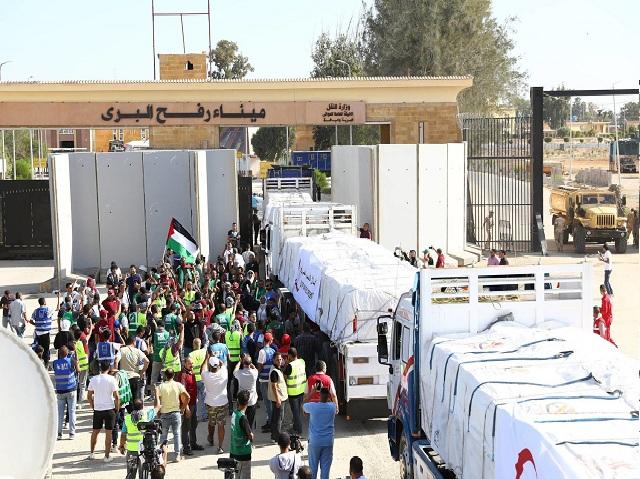 عبور 150 شاحنة تحمل مساعدات إغاثية لغزة عبر معبر رفح البري