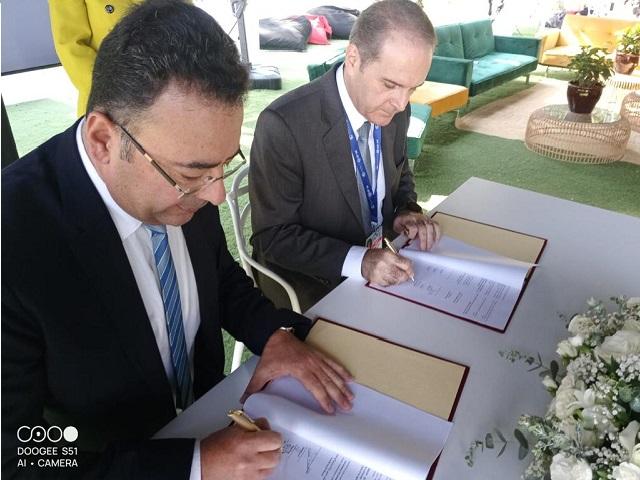 وزارة الصحة واسترازينيكا توقعان اتفاقية لتعزيز منعة المرافق الصحية لآثار التغير المناخي