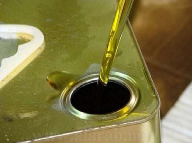 ضبط 238 تنكة زيت زيتون مغشوش