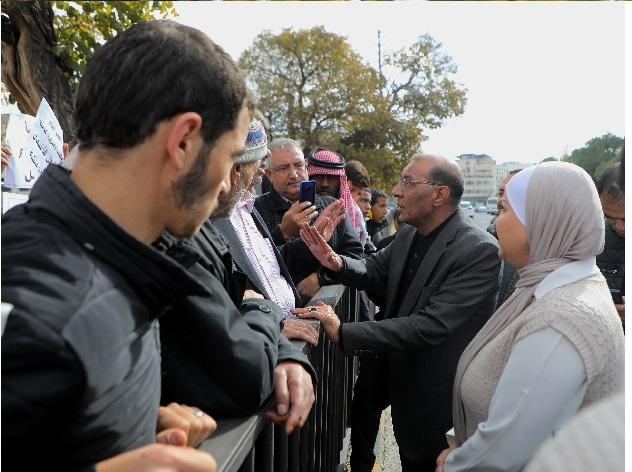 شريم وأبوزيد يلتقيان معتصمين يطالبون بعفو عام