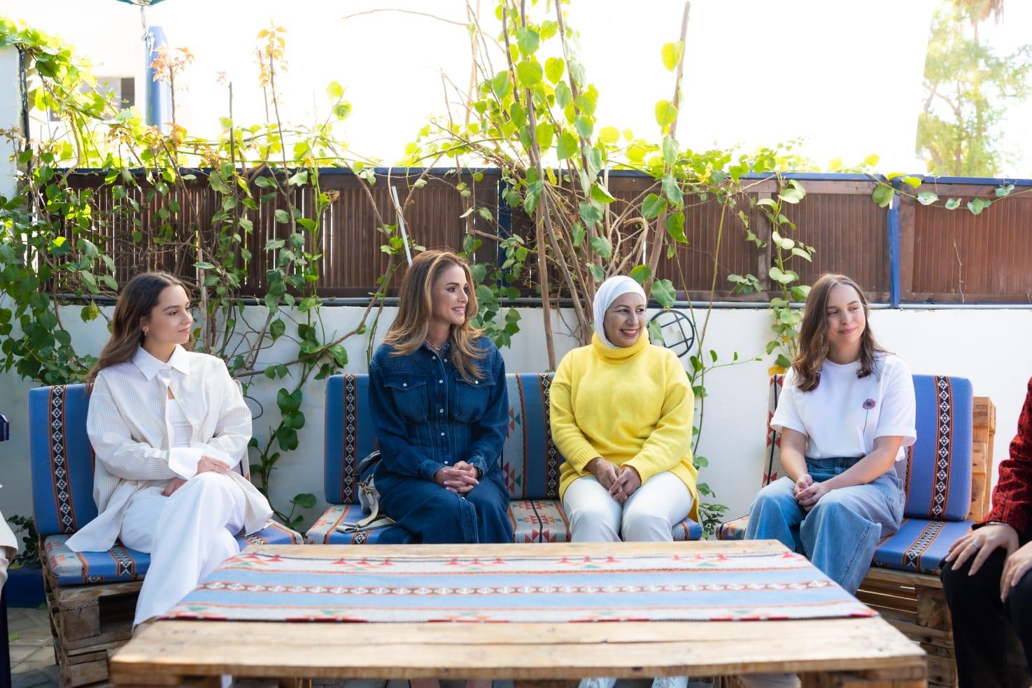 جلالة الملكة رانيا تلتقي شابات وشباب العقبة