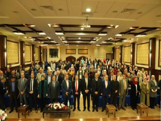 بالتعاون مع جامعة البلقاء التطبيقية مركز الملك عبدالله الثاني ابن الحسين للتميز ينظم محاضرة (جائزة الجامعة الرسمية المتميزة)