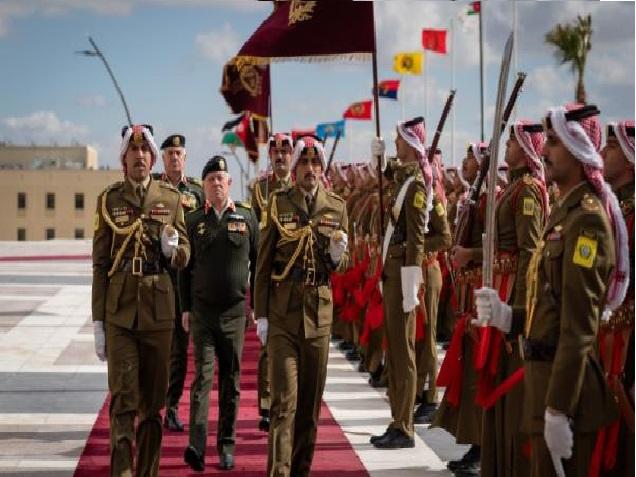 الملك يفتتح المقر الجديد للقيادة العامة للقوات المسلحة الأردنية (صور)