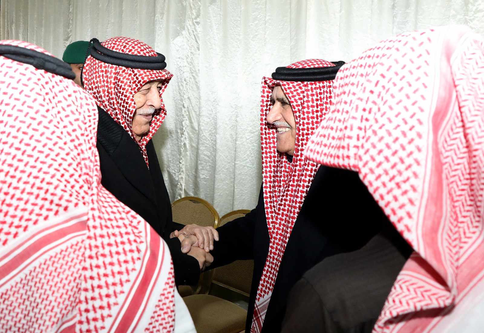 العيسوي يعزي بوفاة الشاب انور نجل النائب السابق غازي ابو جنيب الفايز .