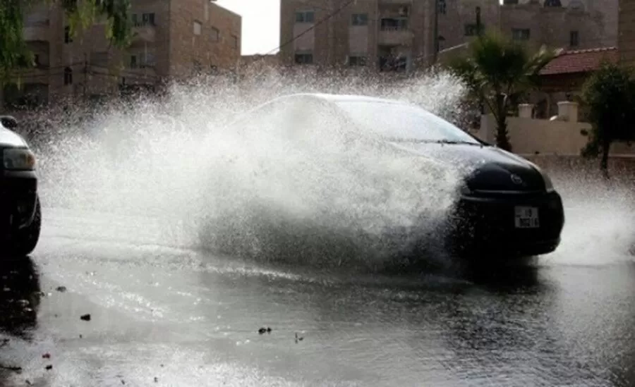 أجواء باردة وسط زخات في شمال ووسط المملكة الأحد