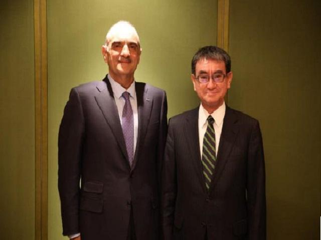 الخصاونة يلتقي وزير التحول الرقمي الياباني في طوكيو