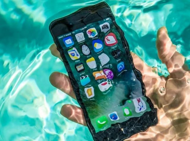 ماذا تفعل إذا وقع هاتفك في الماء؟