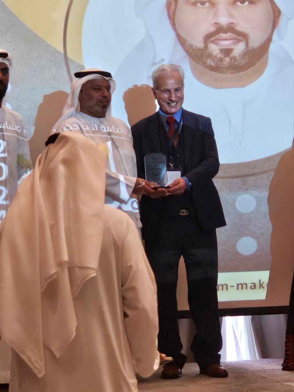 د. محمد وهيب يحصل على جائزة الوسام الخاص