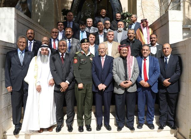 رئيس الديوان الملكي الهاشمي يلتقي وفدا من متقاعدي سلاح الجو الملكي