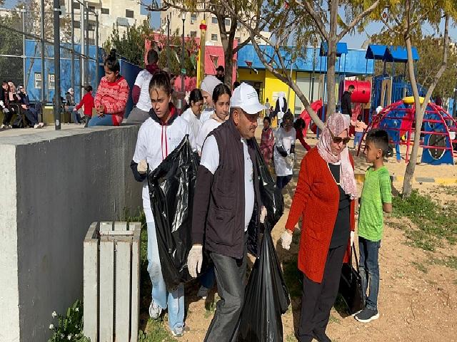 جمعية البيئة وزها الثقافي ينفذان يوم عمل بيئي تطوعي بمنطقة طارق (صور)