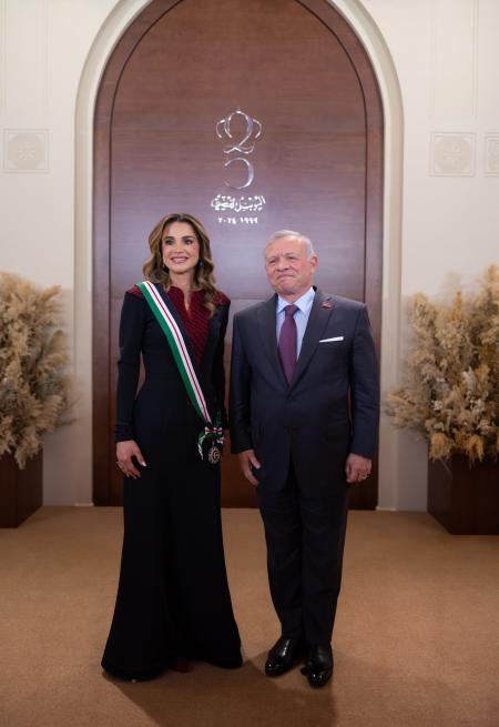 الملكة رانيا توجت بوسام النهضة تزامناً مع مناسبة اليوبيل الفضي لانجازاتها المتميزة وعطاؤها للشعب الاردني