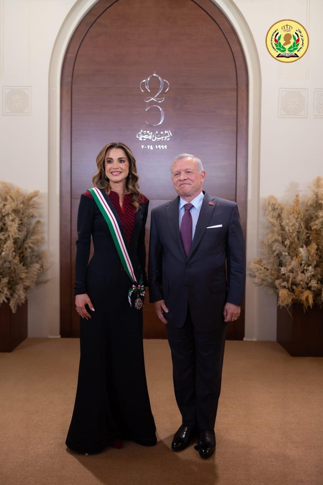 رئيس جامعة الحسين بن طلال يهنئ الملكة بحصولها على وسام النهضة.