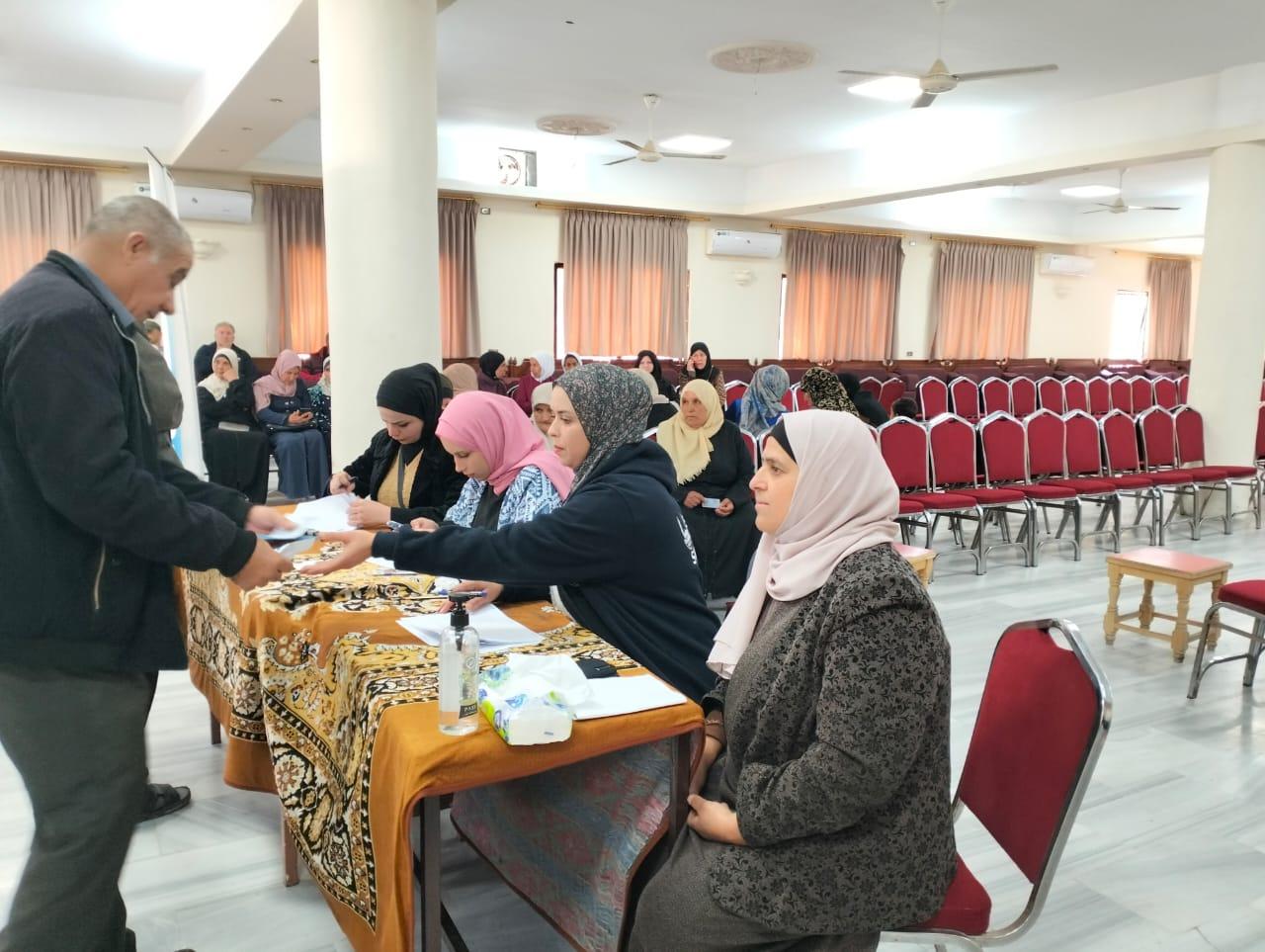 راجب :توزيع 300 قسيمه شرائيه على المحتاجين
