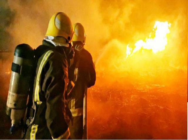 إخماد حريق داخل مشغل دهانات وأخشاب في العاصمة