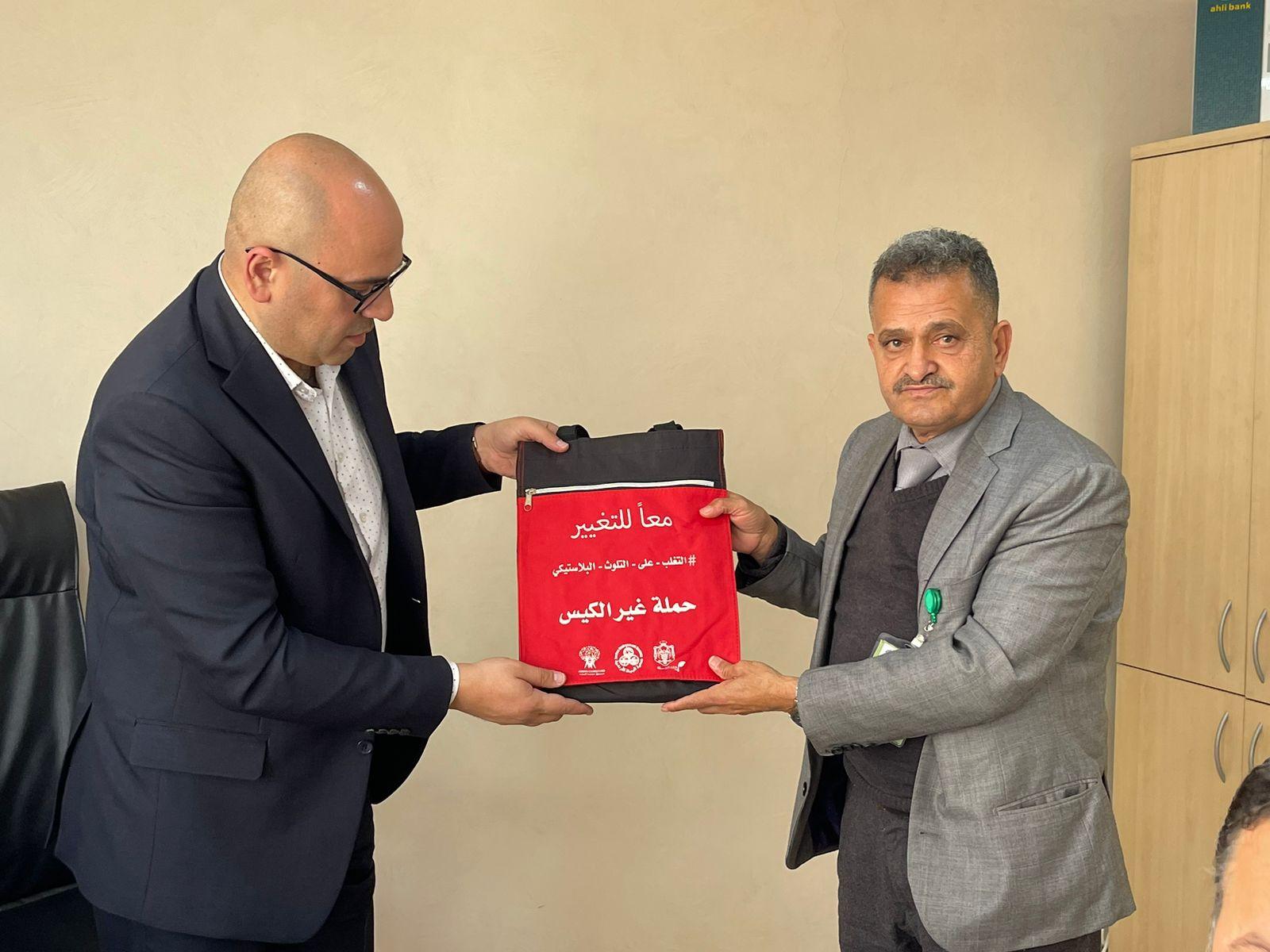 بحث التعاون بين جمعية البيئه والبنك الاهلي الاردني