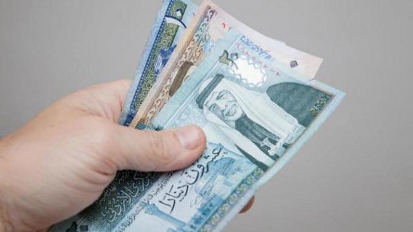هل تعطى زكاة الفطر للزوجة او الابنة؟ .. الافتاء تجيب