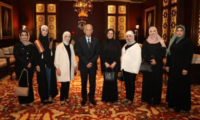 العيسوي يلتقي اعضاء المكتب التنفيذي لاتحاد نقابات العمال ووفدا نسائيا