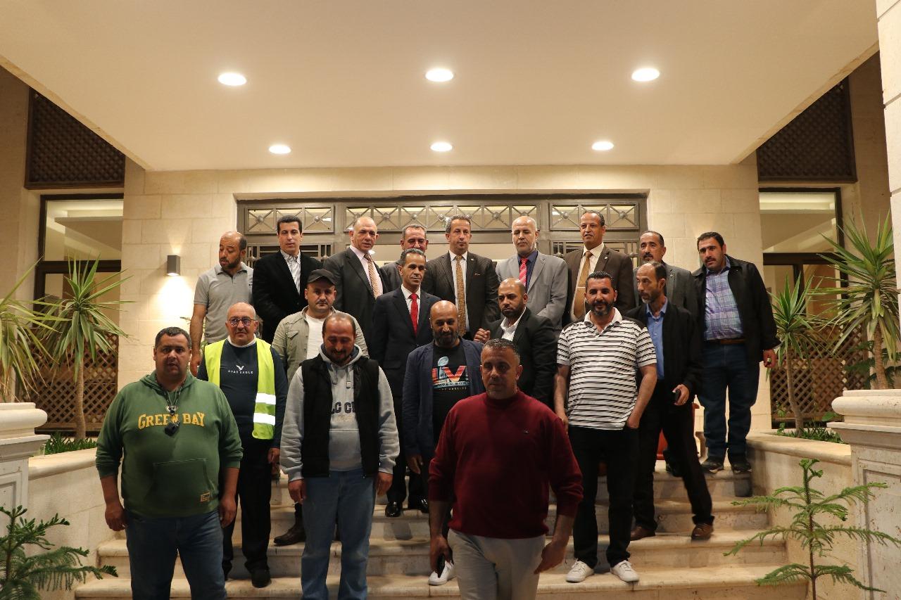 كريشان يرعى مادبة إفطار عمال وطن بلدية عجلون