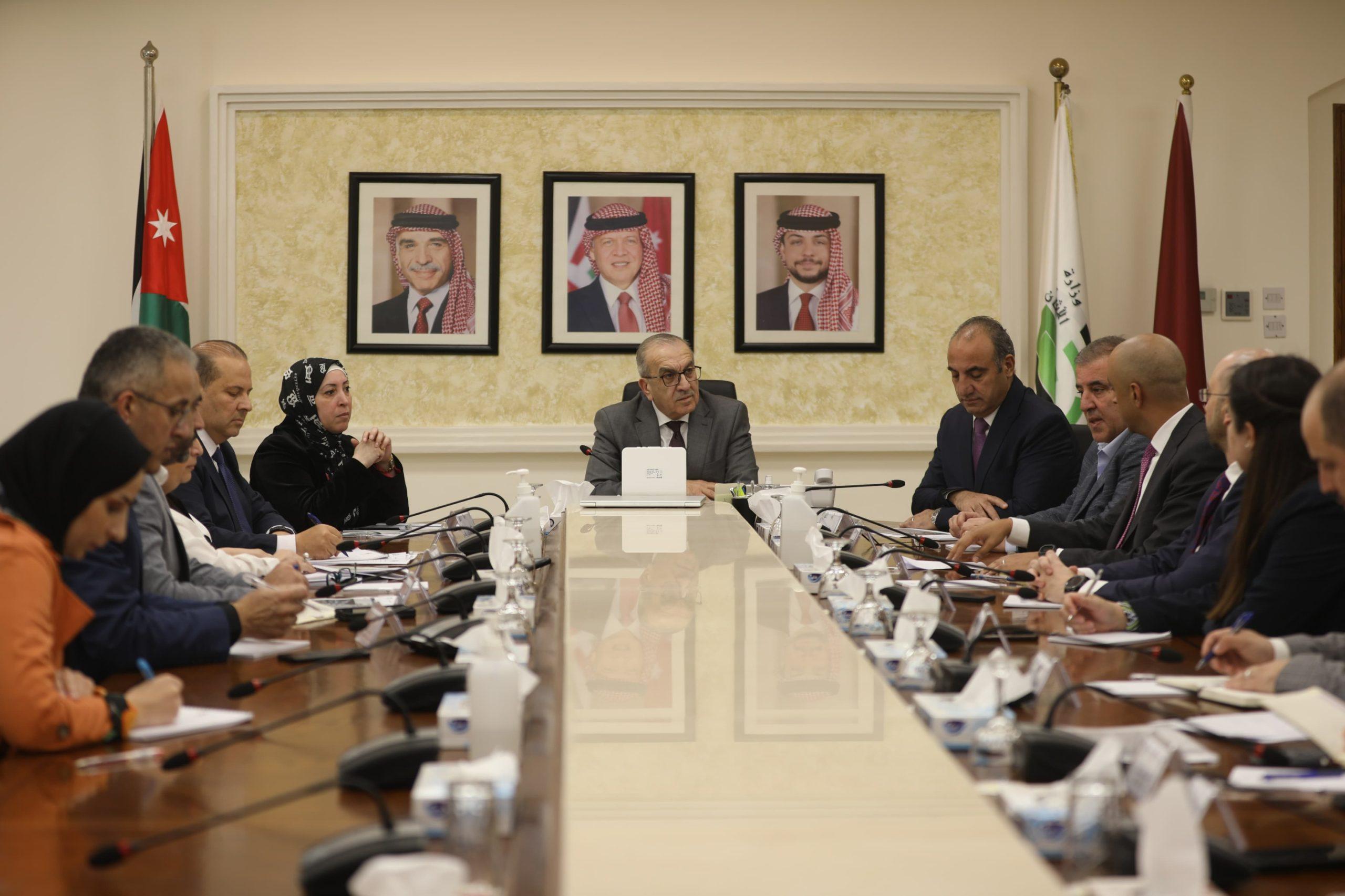 تشغيل تجريبي لحافلات التردد السريع عمان-الزرقاء قبل نهاية الشهر الحالي