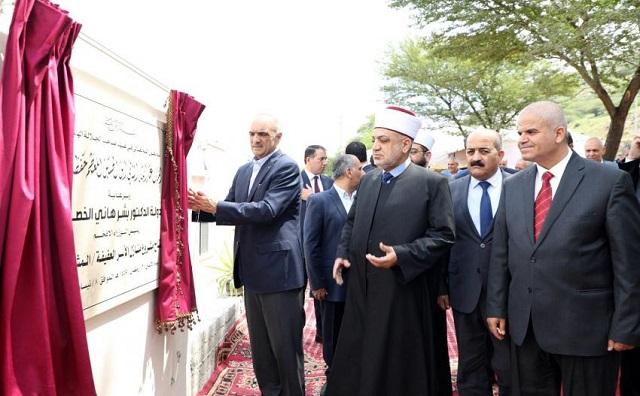 الخصاونة يفتتح مشروع مساكن الأسر العفيفة في الأغوار الشمالية