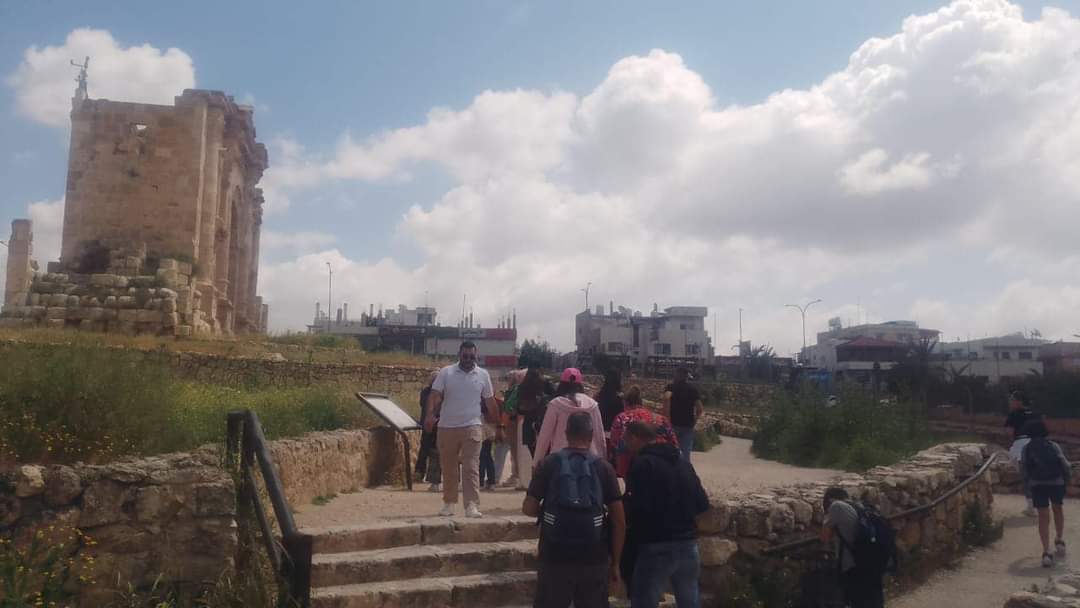 حركة سياحية نشطة يشهدها موقع جرش الاثري