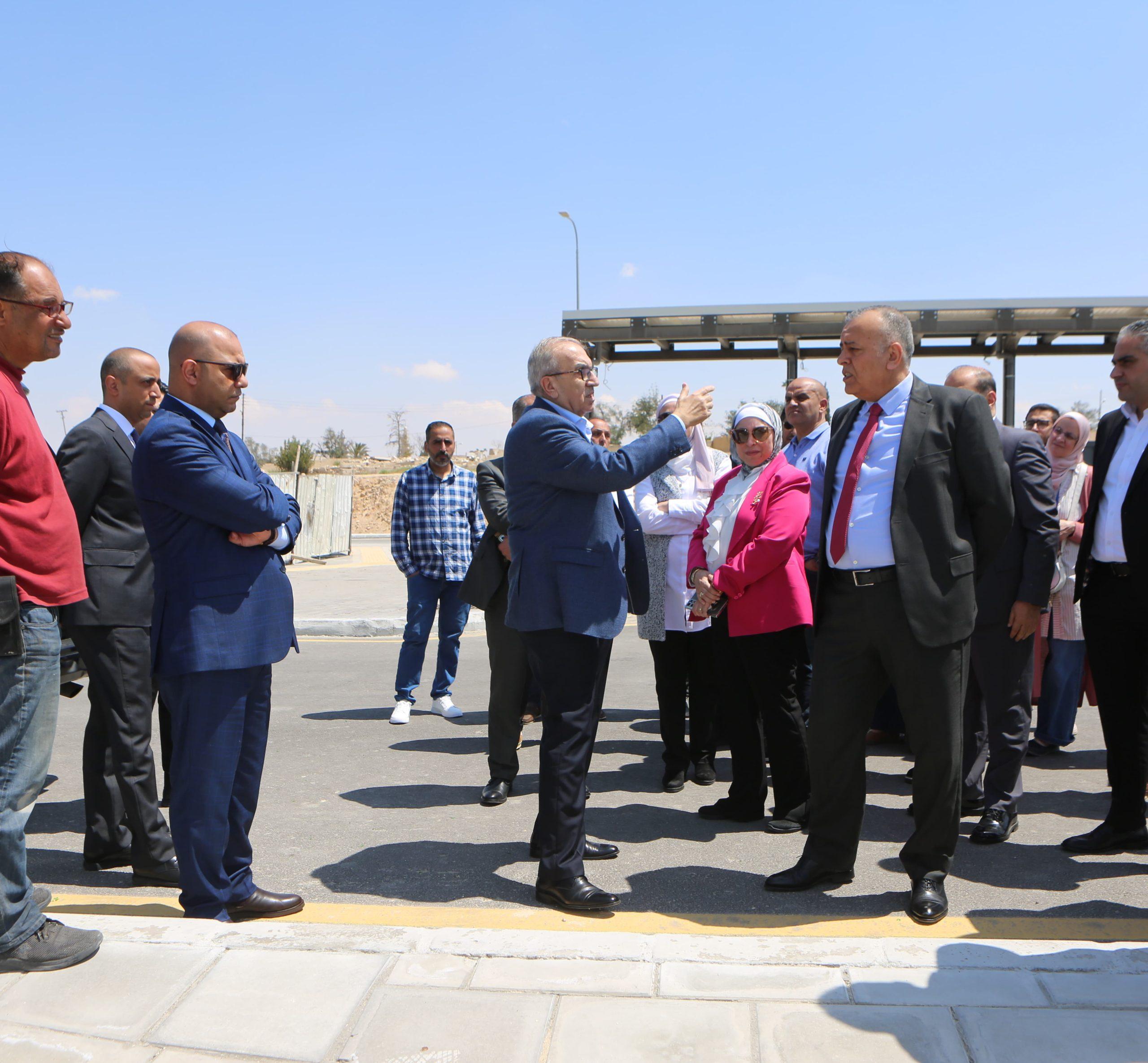 وزيرا الأشغال والنقل يتابعان التحضيرات لتشغيل مشروع حافلات التردد السريع عمان-الزرقاء